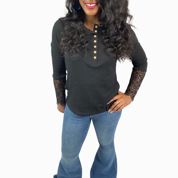 Yelum Carolyn boutique top!!! Long sleeve with lace! Super cute and comfy!!! π - Picture 3 of 4